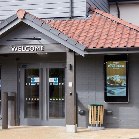 The Churchill By Greene King Inns Royal Wootton Bassett Exteriér fotografie