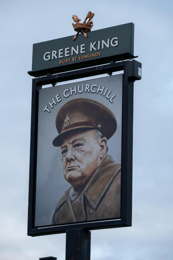 The Churchill By Greene King Inns Royal Wootton Bassett Exteriér fotografie