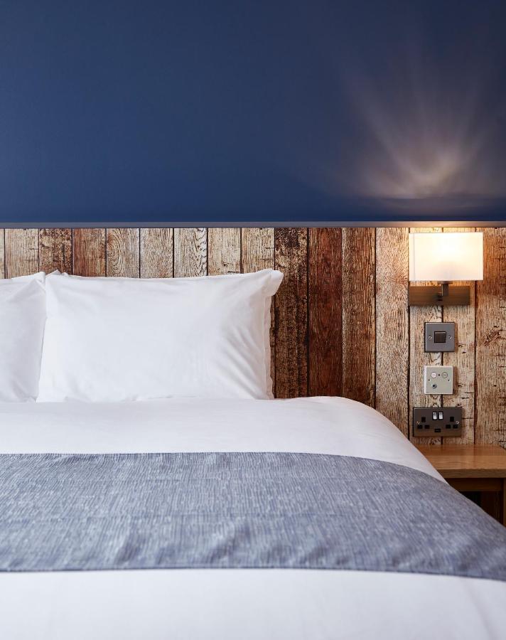 The Churchill By Greene King Inns Royal Wootton Bassett Exteriér fotografie