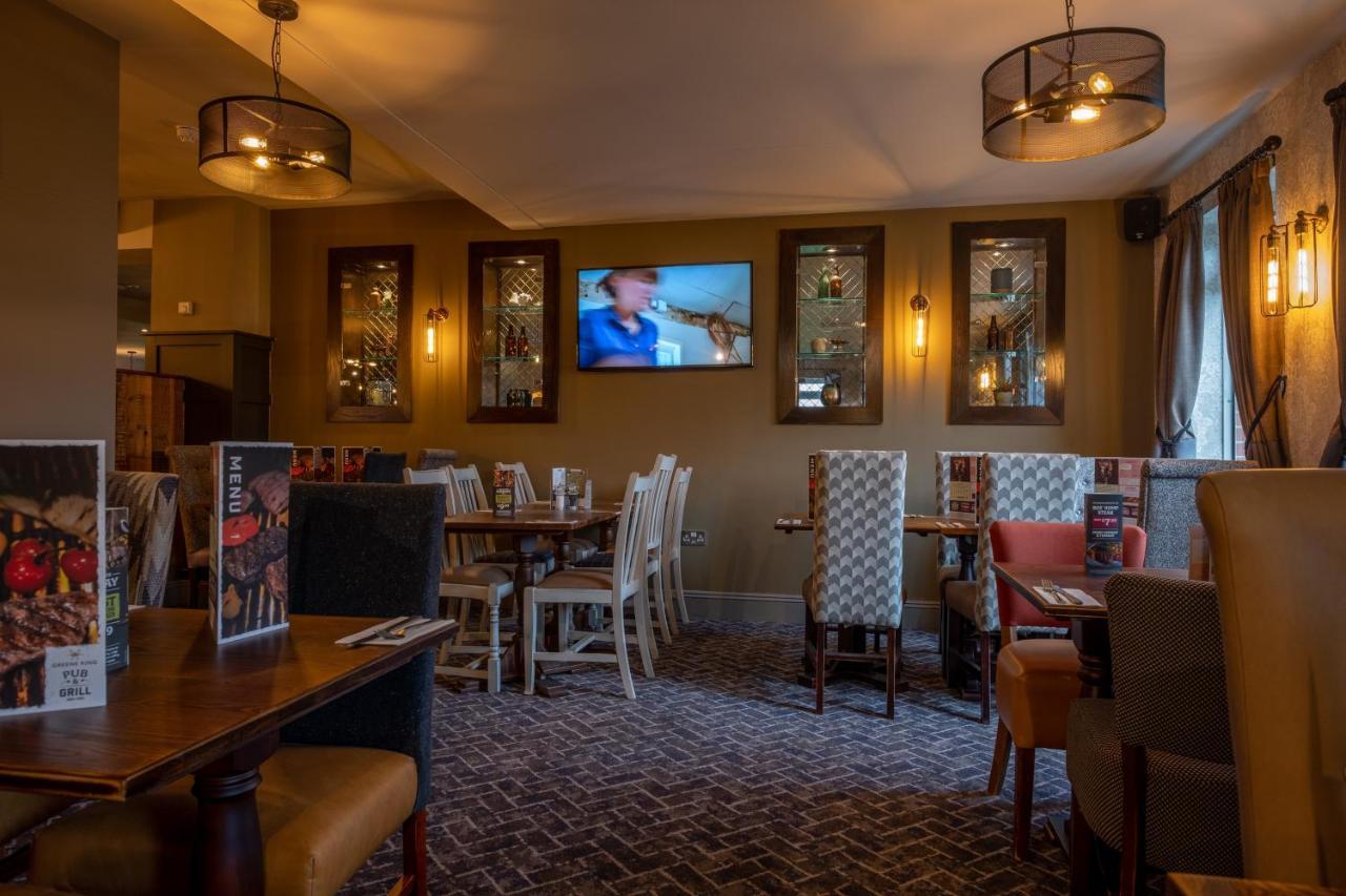 The Churchill By Greene King Inns Royal Wootton Bassett Exteriér fotografie