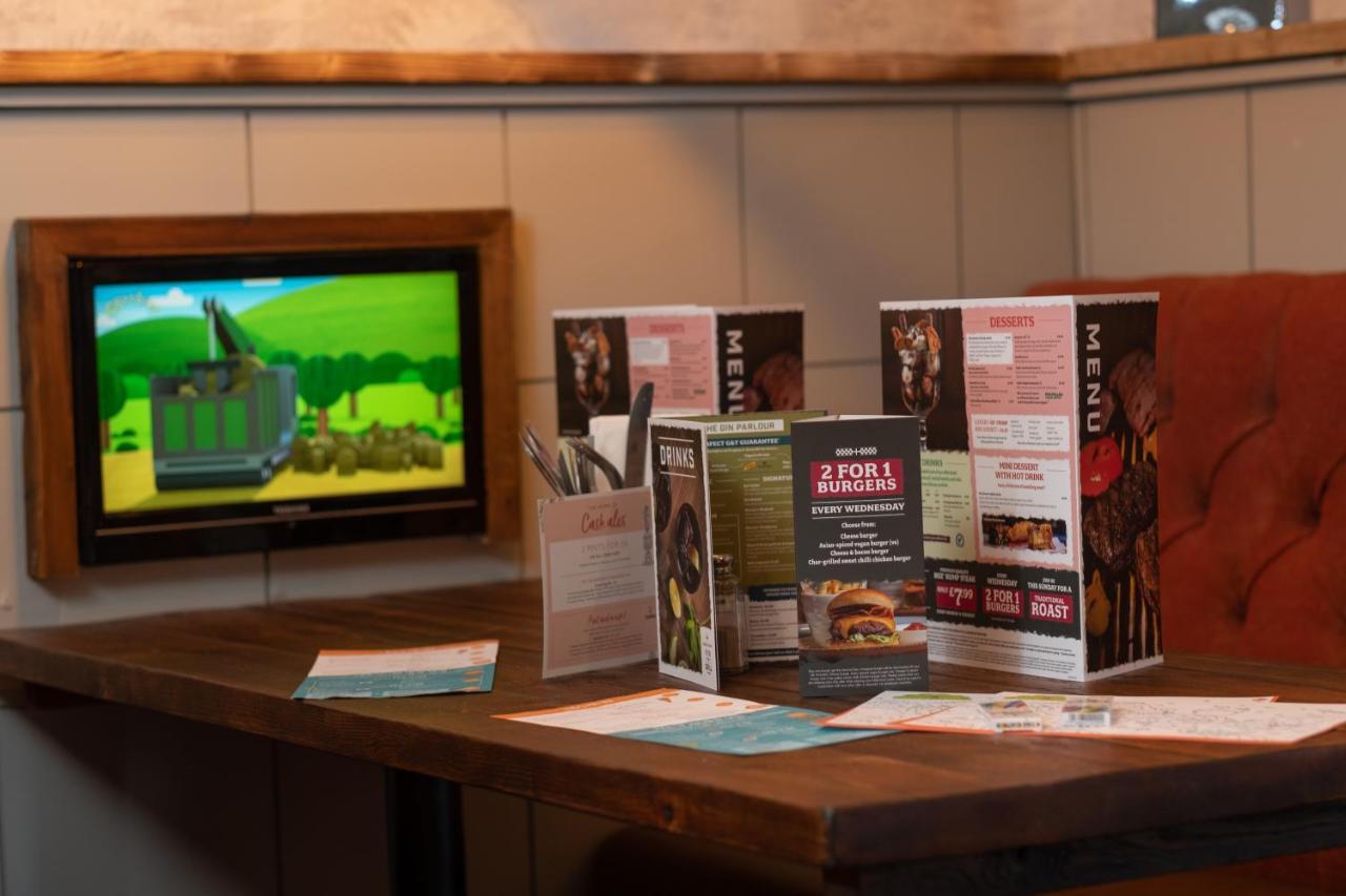 The Churchill By Greene King Inns Royal Wootton Bassett Exteriér fotografie