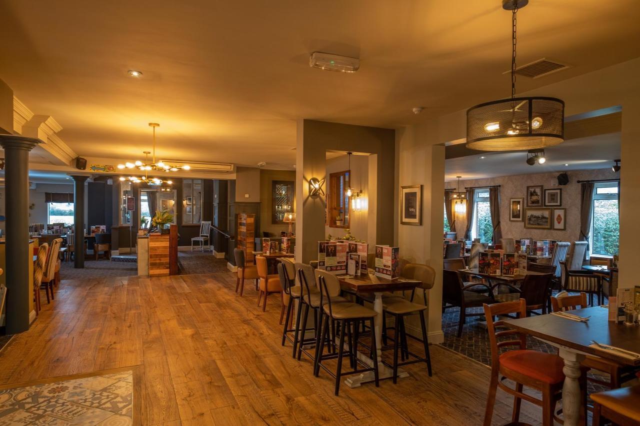 The Churchill By Greene King Inns Royal Wootton Bassett Exteriér fotografie