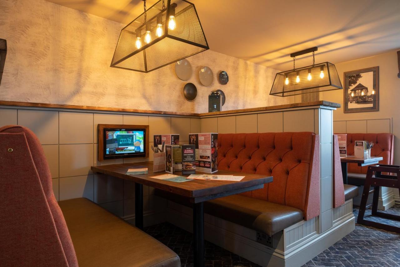 The Churchill By Greene King Inns Royal Wootton Bassett Exteriér fotografie