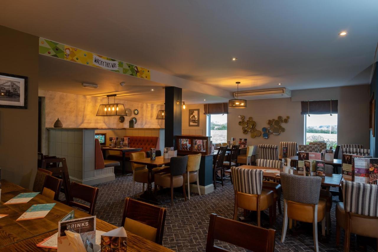 The Churchill By Greene King Inns Royal Wootton Bassett Exteriér fotografie