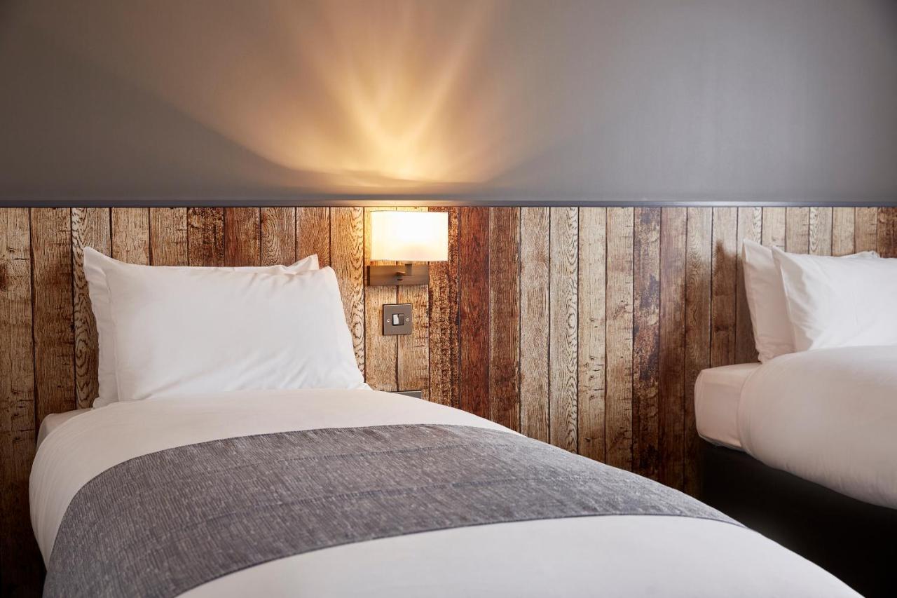 The Churchill By Greene King Inns Royal Wootton Bassett Exteriér fotografie