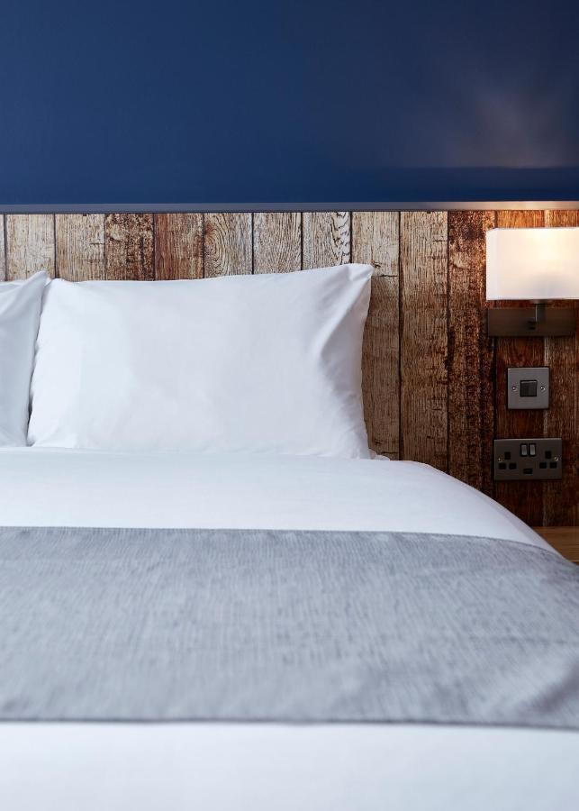 The Churchill By Greene King Inns Royal Wootton Bassett Exteriér fotografie