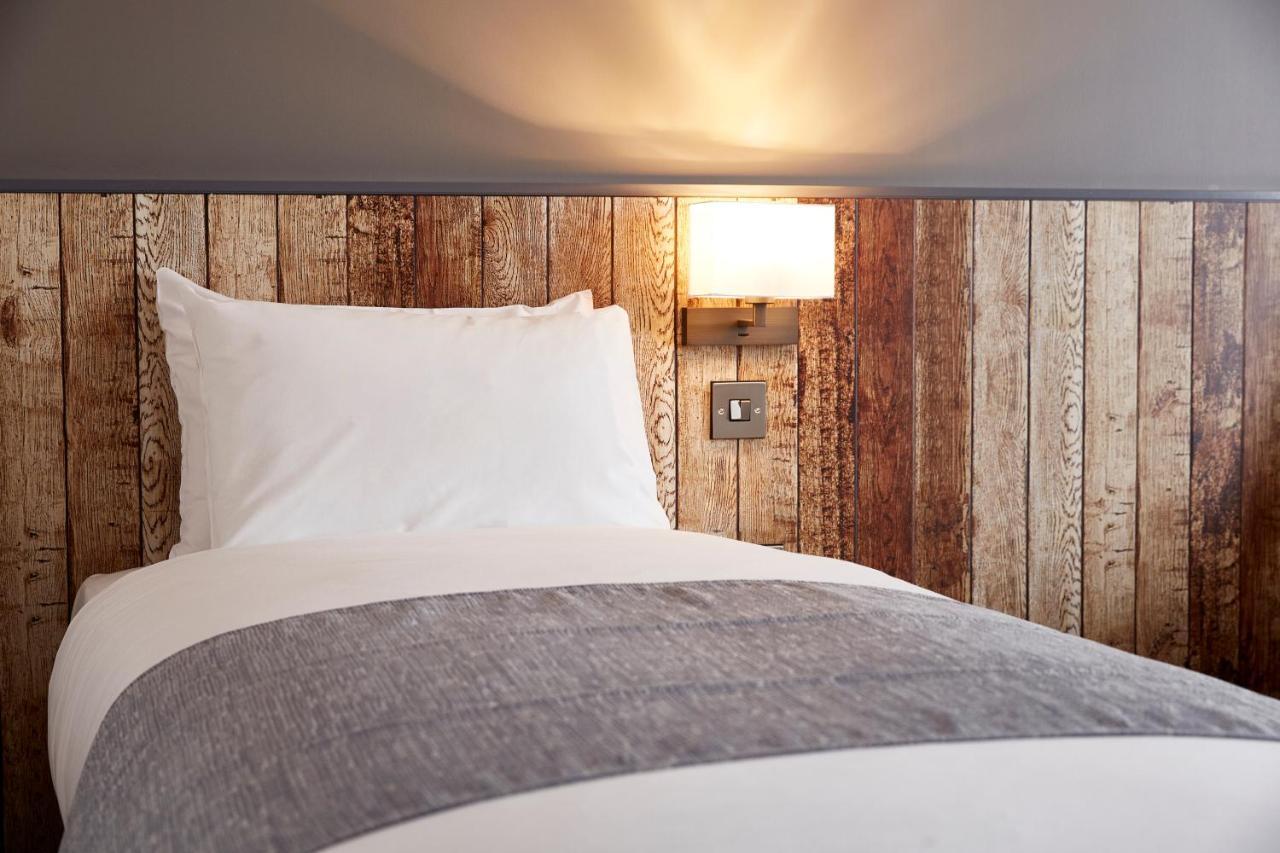 The Churchill By Greene King Inns Royal Wootton Bassett Exteriér fotografie