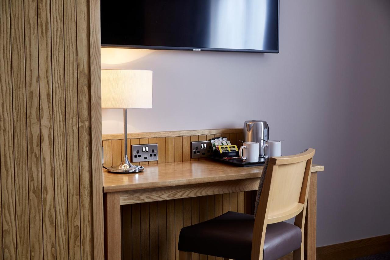 The Churchill By Greene King Inns Royal Wootton Bassett Exteriér fotografie