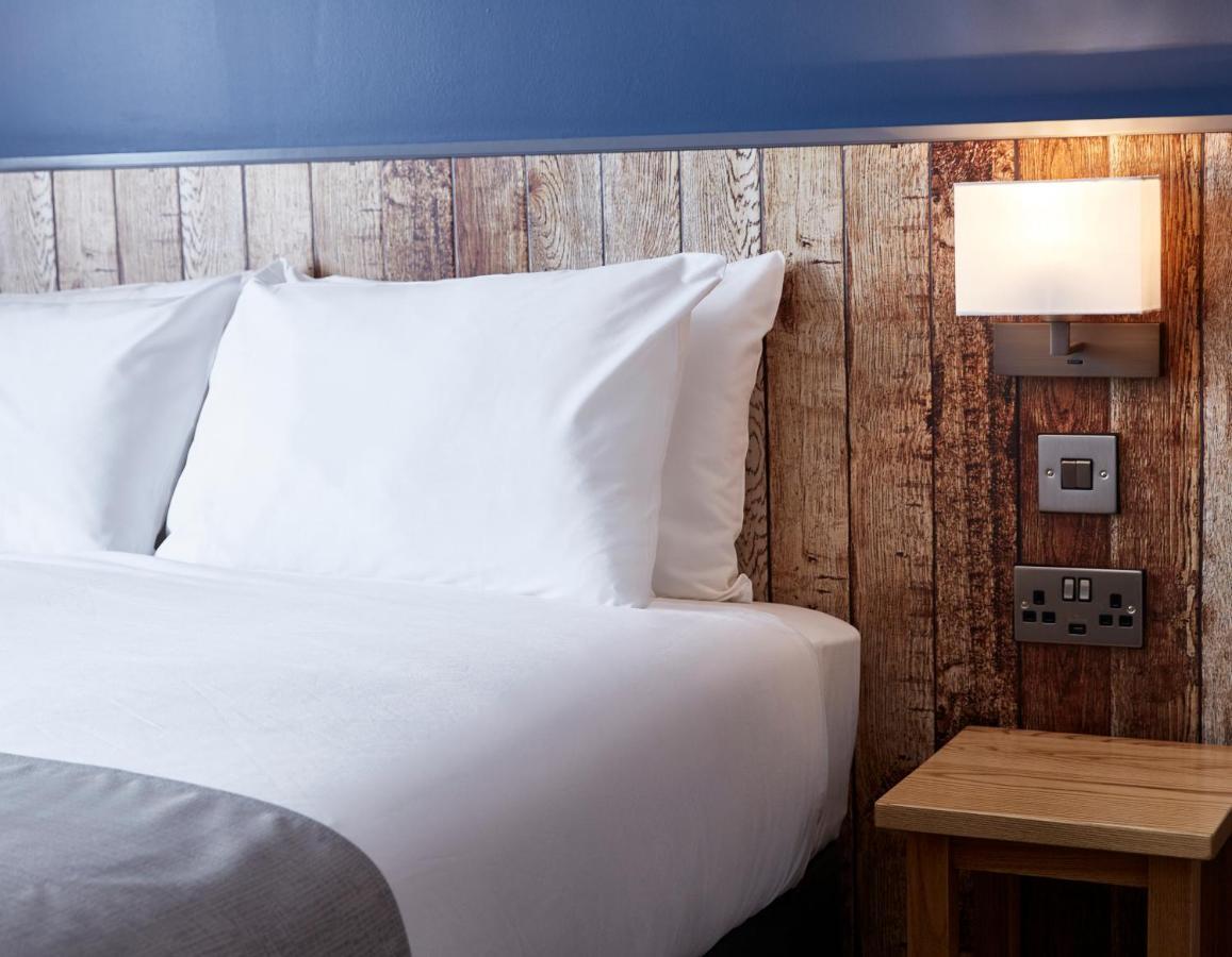 The Churchill By Greene King Inns Royal Wootton Bassett Exteriér fotografie