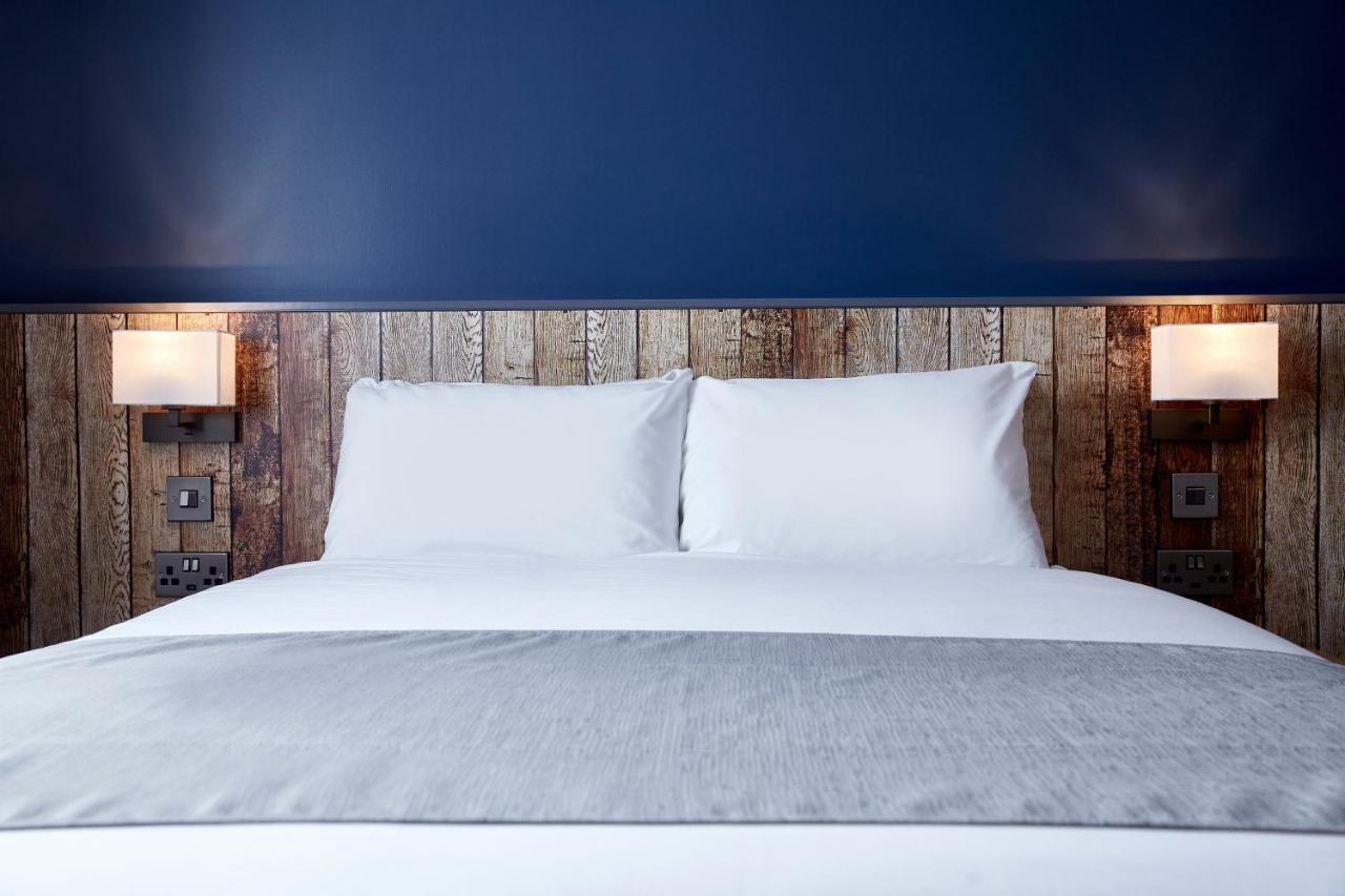 The Churchill By Greene King Inns Royal Wootton Bassett Exteriér fotografie