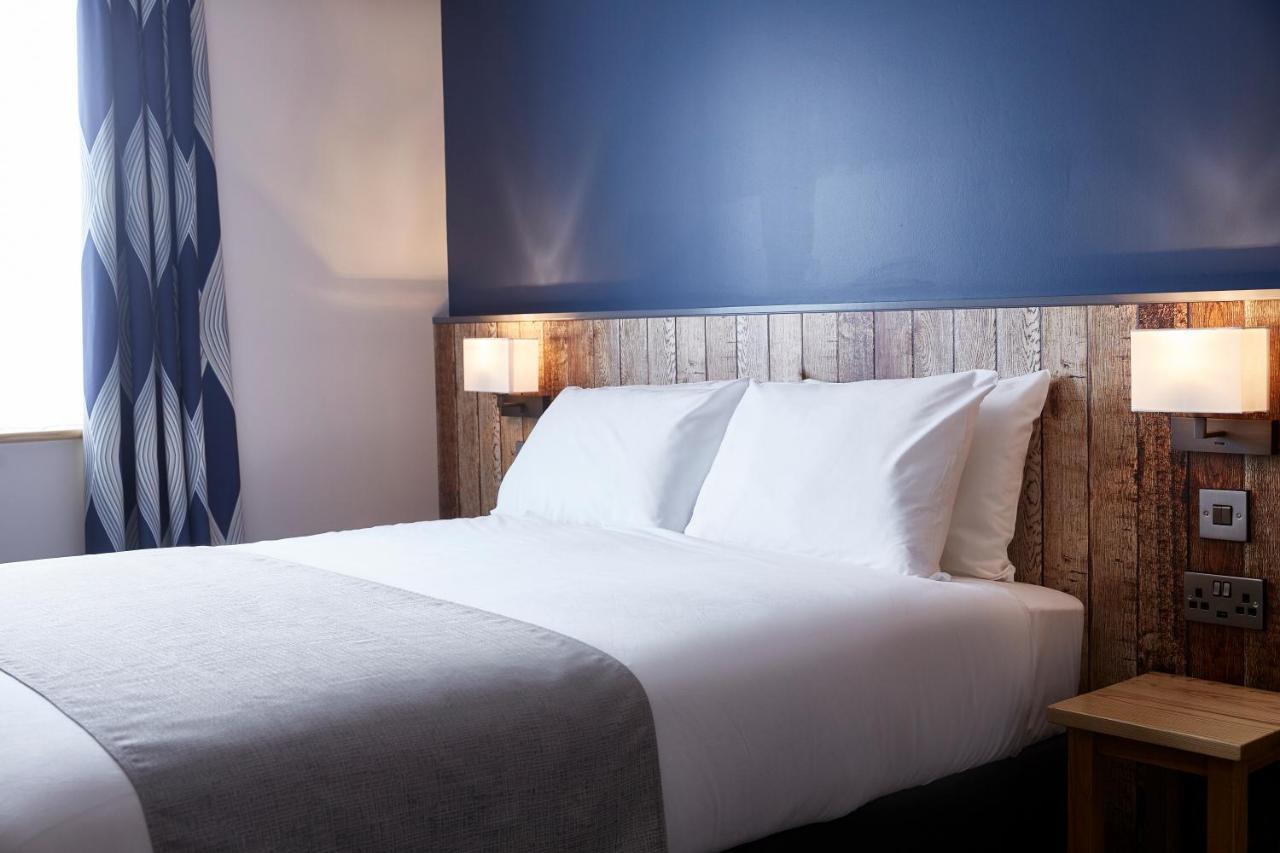 The Churchill By Greene King Inns Royal Wootton Bassett Exteriér fotografie