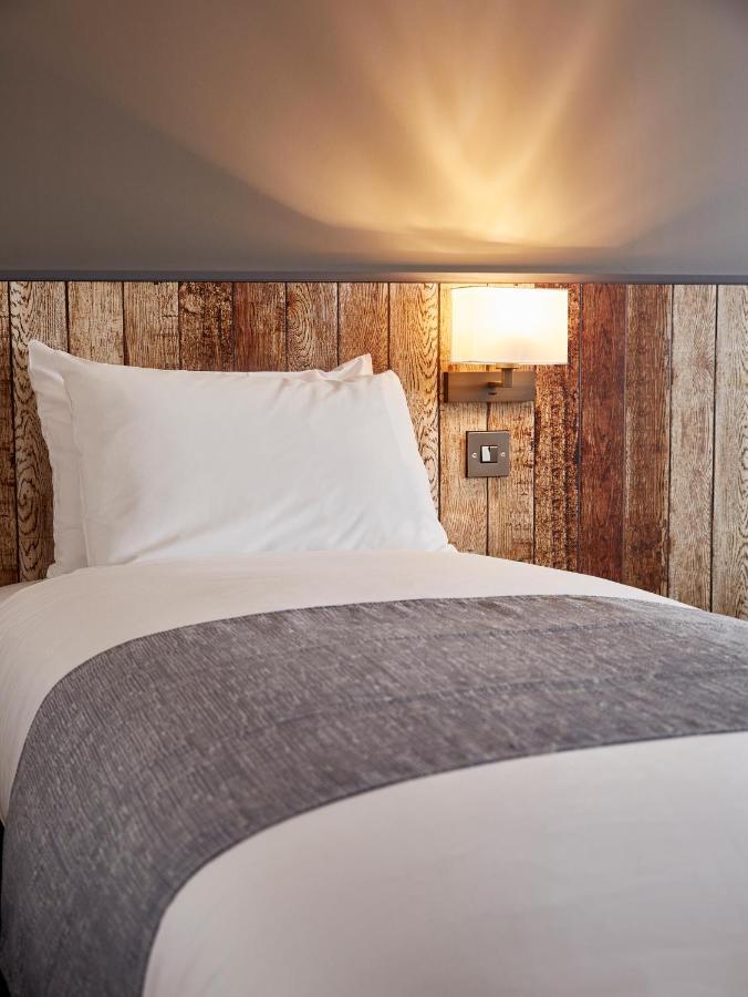 The Churchill By Greene King Inns Royal Wootton Bassett Exteriér fotografie