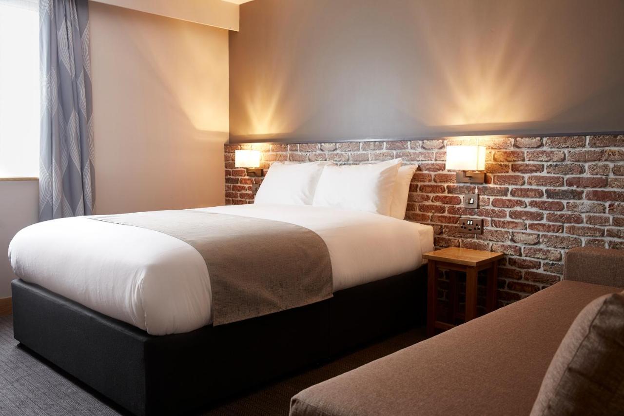 The Churchill By Greene King Inns Royal Wootton Bassett Exteriér fotografie