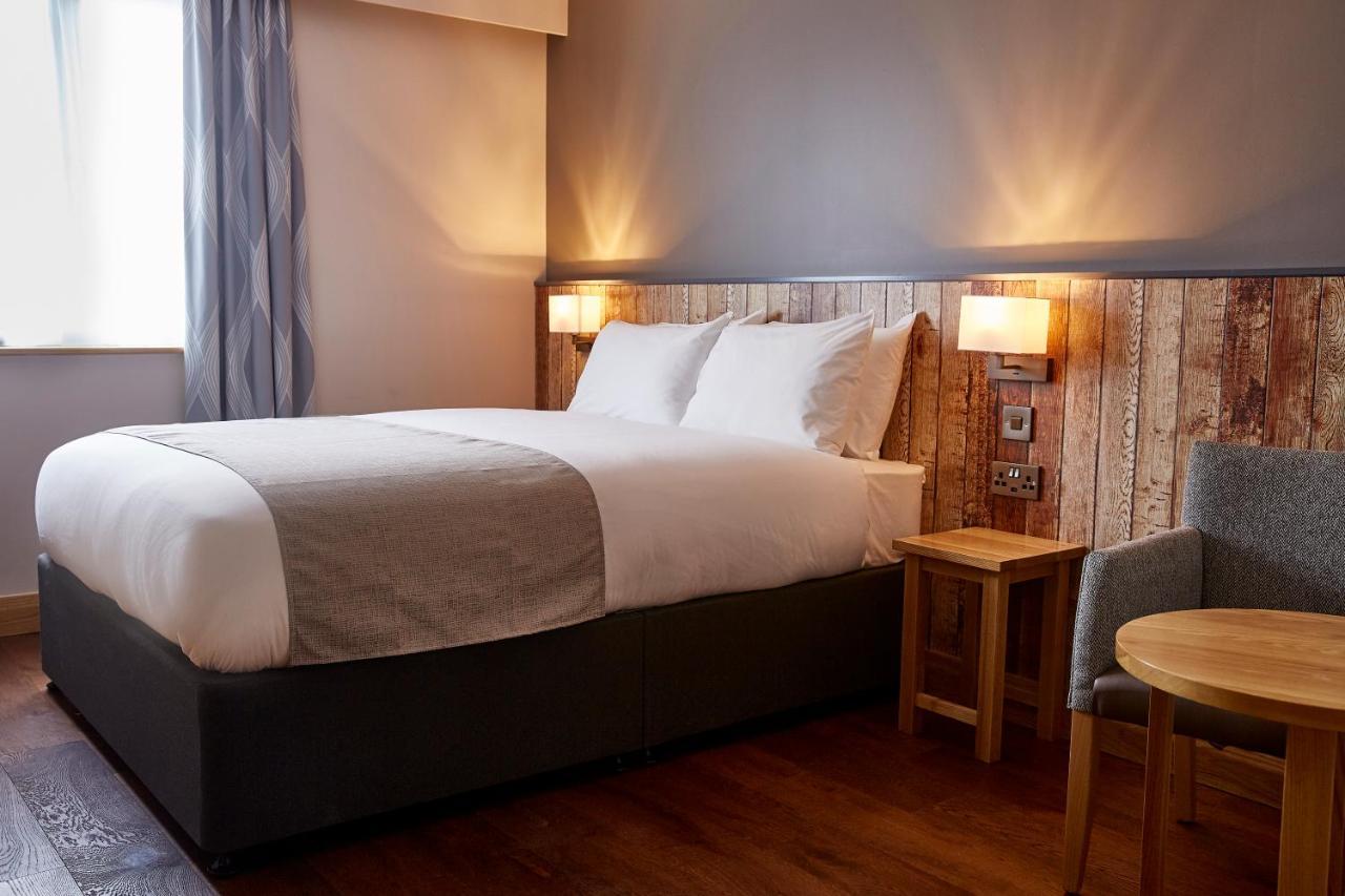 The Churchill By Greene King Inns Royal Wootton Bassett Exteriér fotografie