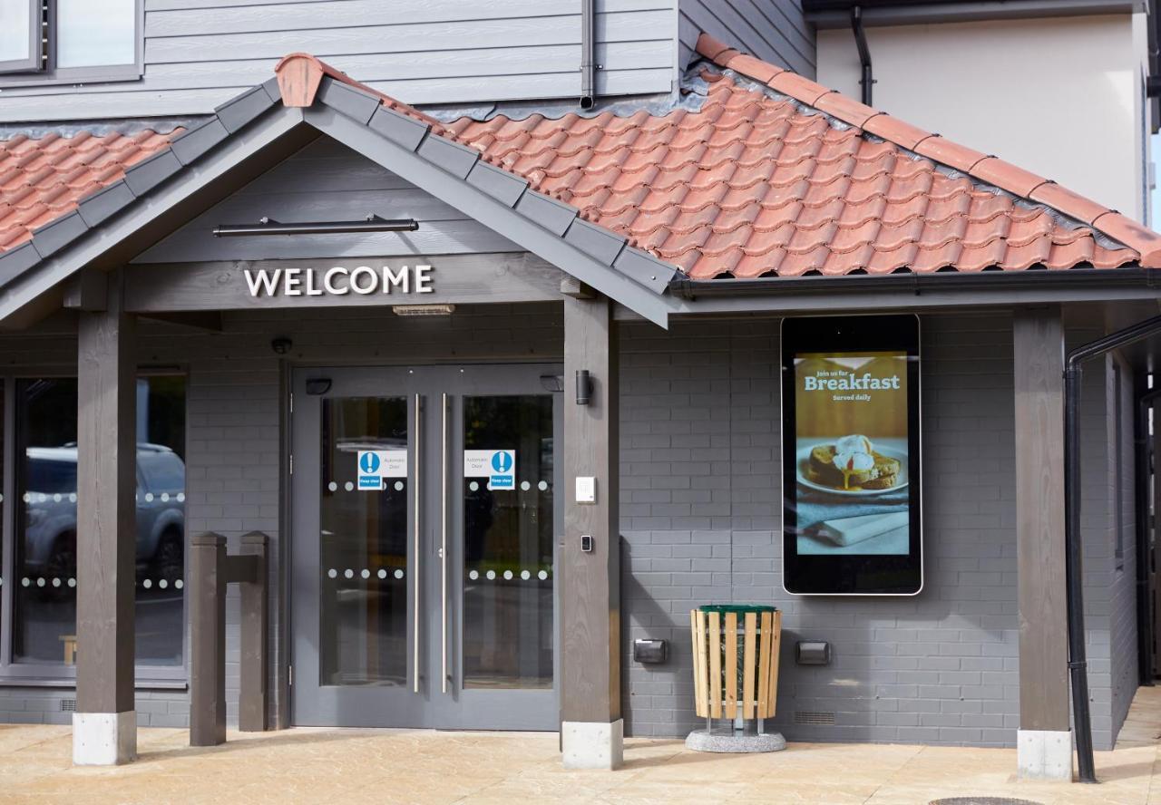 The Churchill By Greene King Inns Royal Wootton Bassett Exteriér fotografie