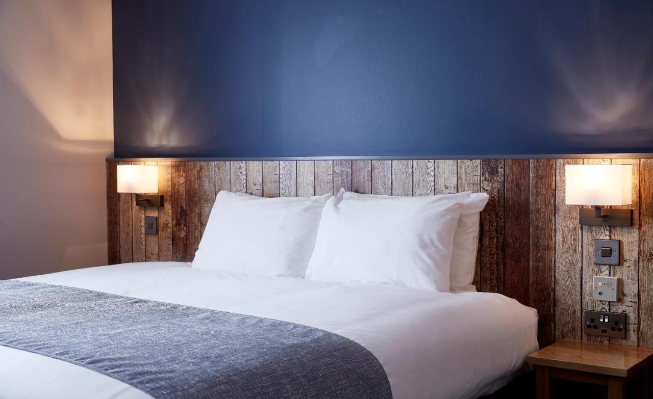 The Churchill By Greene King Inns Royal Wootton Bassett Exteriér fotografie