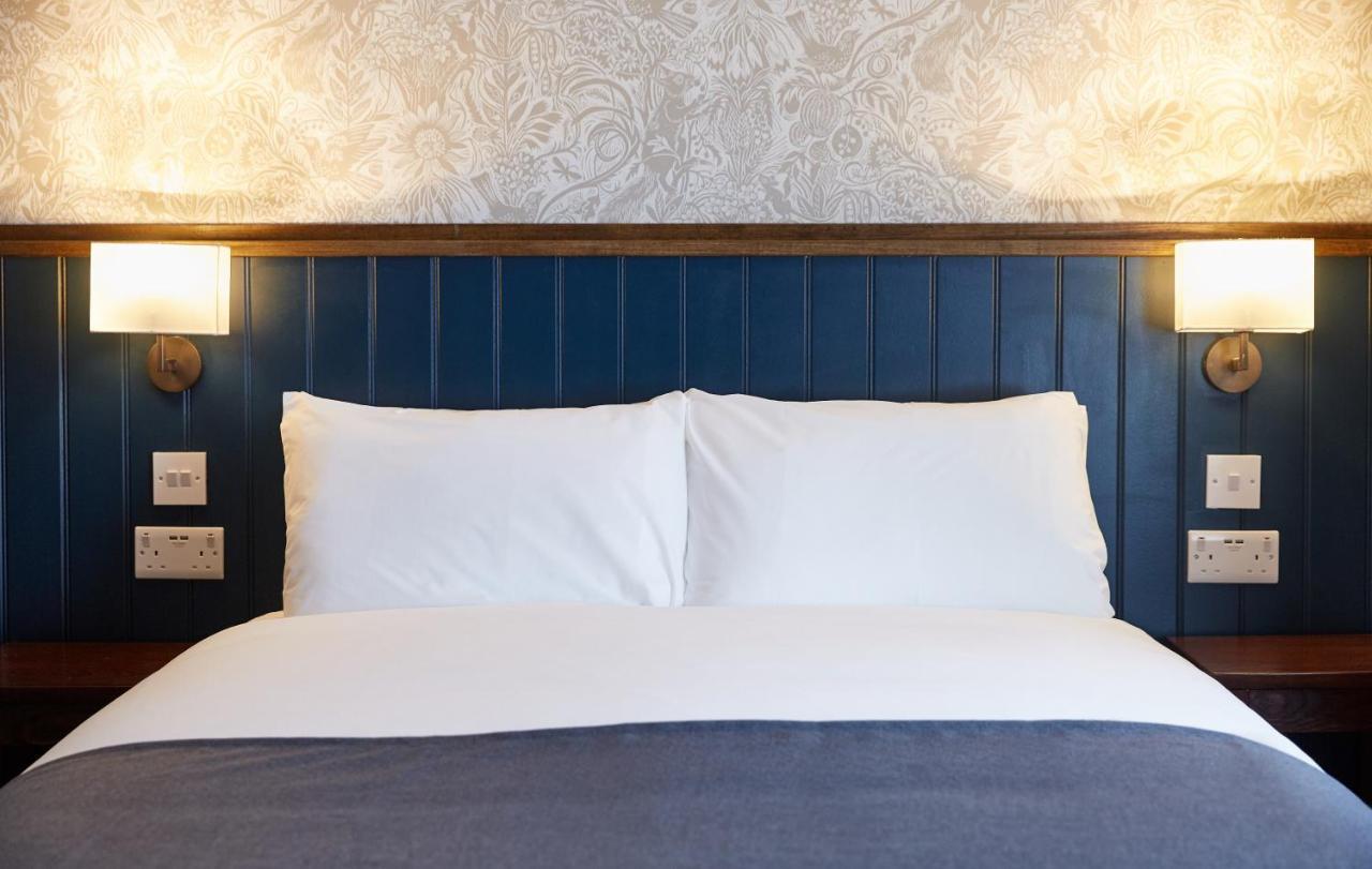 The Churchill By Greene King Inns Royal Wootton Bassett Exteriér fotografie